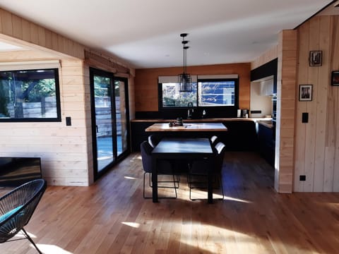 Dining area, kitchen