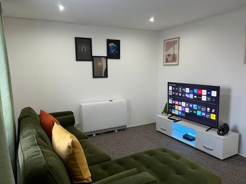 Communal lounge/ TV room, TV and multimedia, Living room