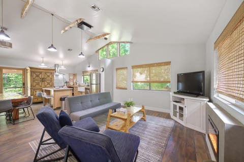 Zen Zion accommodates large groups of up to 30 Maison in Glendale