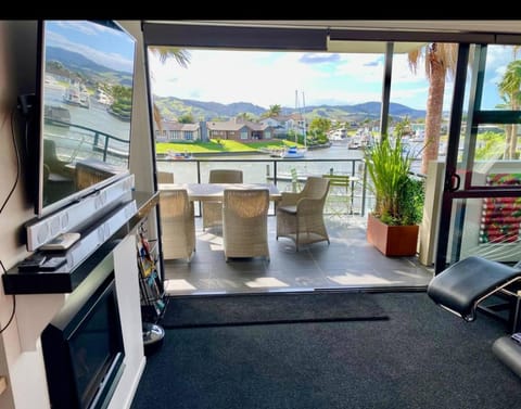 Bliss Out on The Waterways Apartment in Whitianga