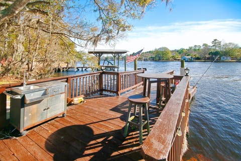 The Summer Wind Waterfront Retreat Haus in Socastee