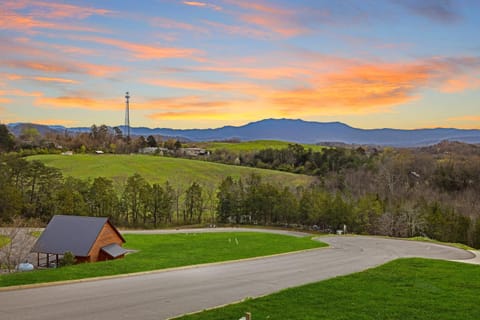 Smoky Mountain Chalet home House in Sevierville
