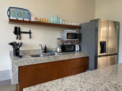 Kitchen or kitchenette, minibar, pet friendly, toaster