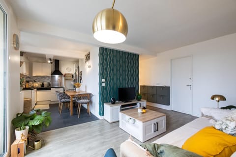 Appartement cosy et lumineux-parking gratuit- proche de Paris Condo in Chevilly Larue