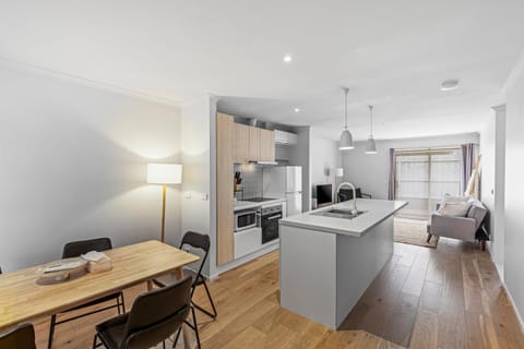 Dining area, kitchen