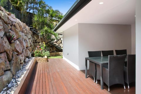 Glorious 5-Bed Amidst Nature in Burleigh Heads House in Burleigh Heads