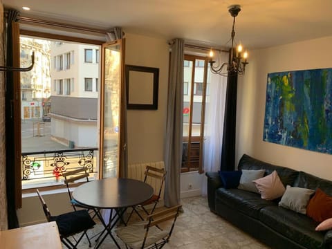 Your flat in Paris-Clichy - Available for the Olympics! Condo in Levallois-Perret