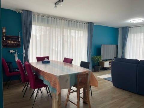 JO 2024 - 3 chambres disponibles dans une Maison climatisée 15 min de Paris Vacation rental in Sartrouville