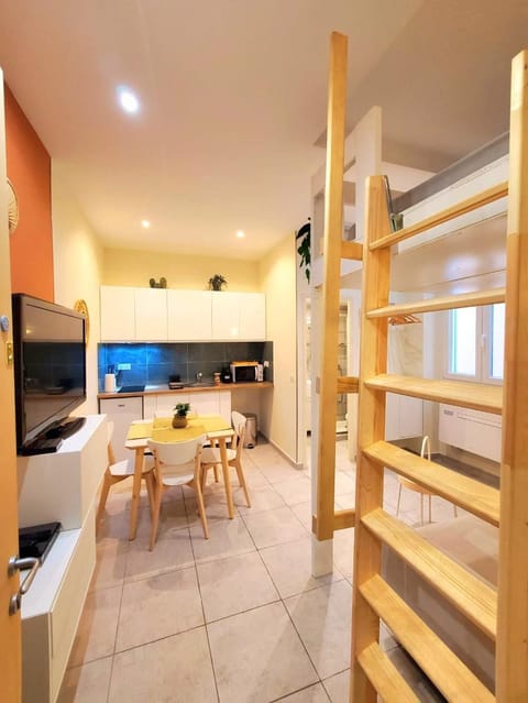 Bed, TV and multimedia, Kitchen or kitchenette, Living room, Photo of the whole room, Seating area, Dining area, Bedroom, bunk bed, minibar