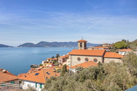 Amazing view Condo in Tellaro