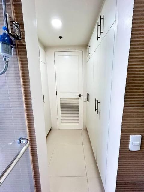 2 Bedroom Loft at Twin Oaks Place Condo in Mandaluyong