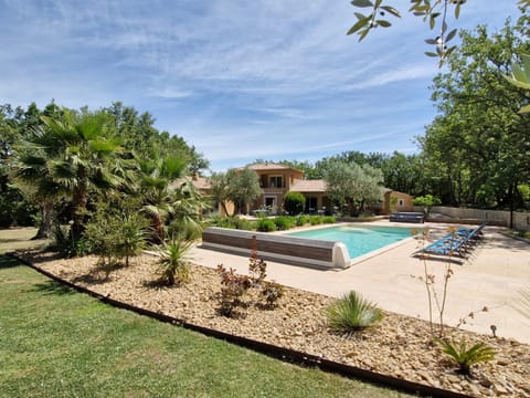 View (from property/room), Garden view, Swimming pool