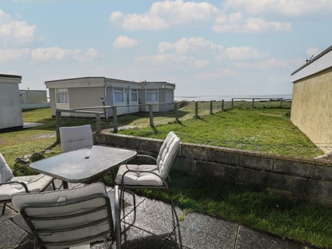 Shipwreck Chalet House in Ferryside