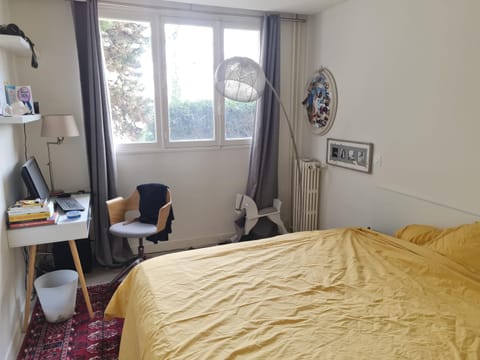 Appartement de 3 chambres avec jardin clos et wifi a Chatou Apartment in Chatou