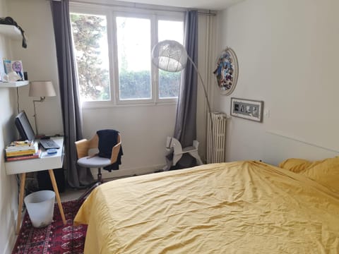 Appartement de 3 chambres avec jardin clos et wifi a Chatou Condo in Chatou