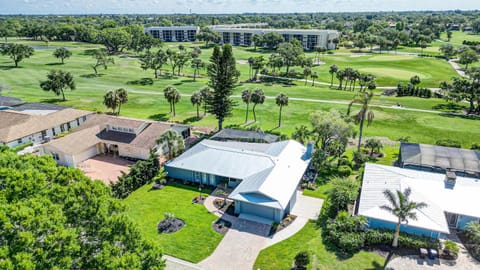 CClub at IMG! Modern Design-Heated Pool on IMG Golf Course! House in Longboat Key