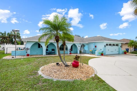 Cappys Casa Bella! Heated Pool & Pool Bar, Fire Pit & Game Room! House in Bradenton