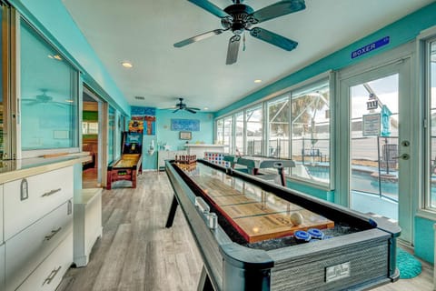 Cappys Casa Bella! Heated Pool & Pool Bar, Fire Pit & Game Room! House in Bradenton