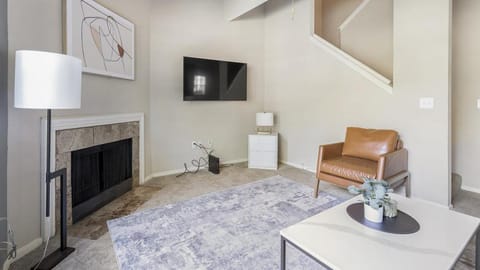 Landing Modern Apartment with Amazing Amenities (ID6057) Condo in Germantown