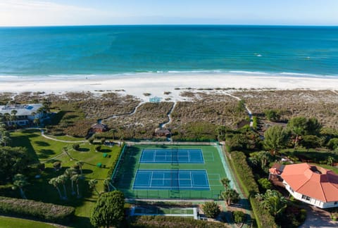Bay Haven! Waterfront condo steps away from the beach! House in Longboat Key