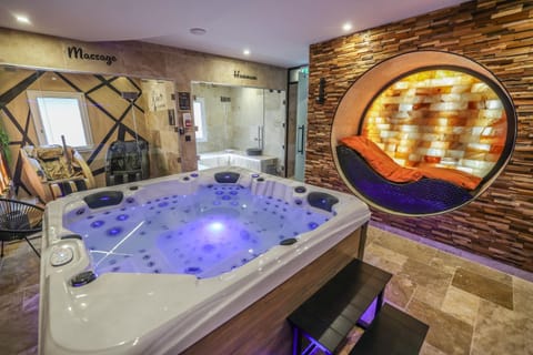 Hot Tub, Spa and wellness centre/facilities, Spa and wellness centre/facilities