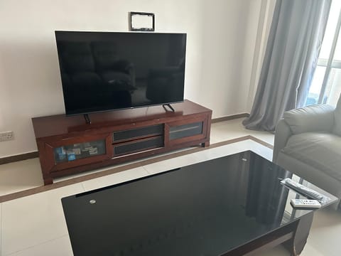 Communal lounge/ TV room, TV and multimedia, Living room, Seating area, Evening entertainment