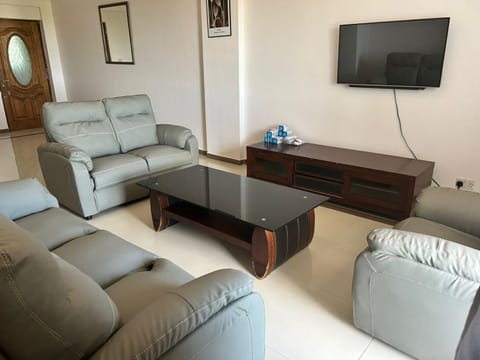 Communal lounge/ TV room, TV and multimedia, Living room, Seating area, Evening entertainment