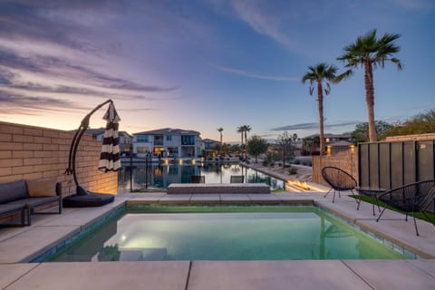 Lago Luxe by AvantStay Lakefront Private Pool Great for Festival Season House in Indio