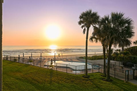 Day, Natural landscape, Beach, Pool view, Sea view, Swimming pool, Sunrise, Sunset