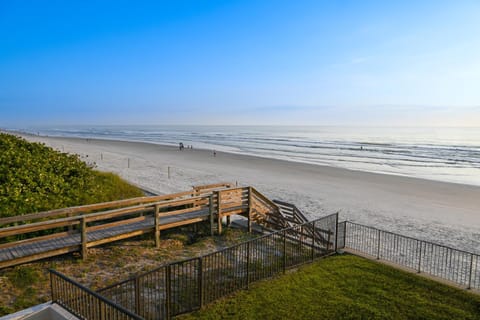 Day, Natural landscape, Beach, Evening entertainment, Sea view