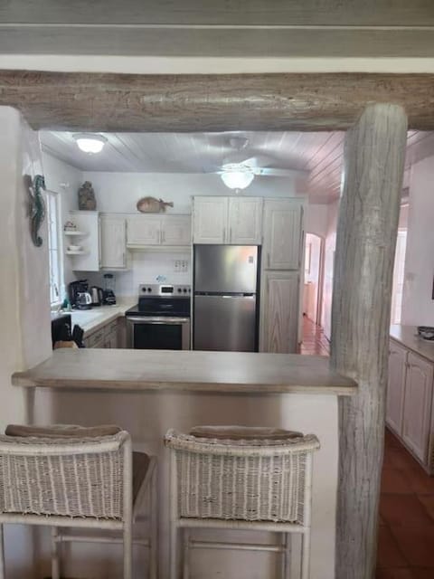 Kitchen or kitchenette, minibar, pet friendly, stove