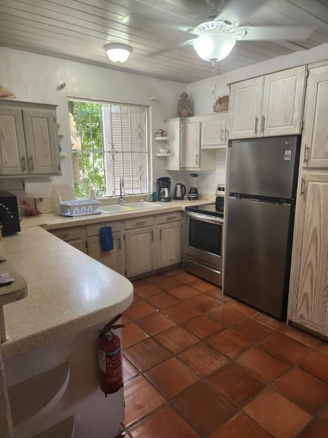 Kitchen or kitchenette, minibar, pet friendly, stove, toaster