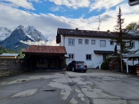 Haus Kreuzeckwiese - Fewo Jübilaumsgrat Apartment in Grainau