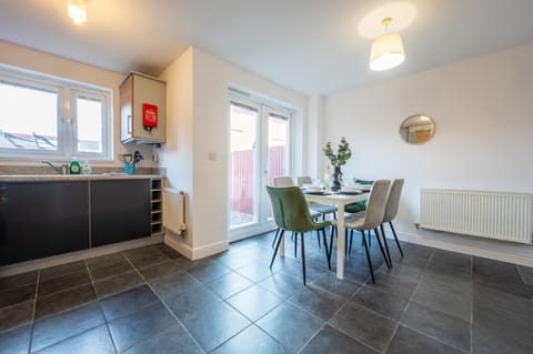 Dining area, kitchen