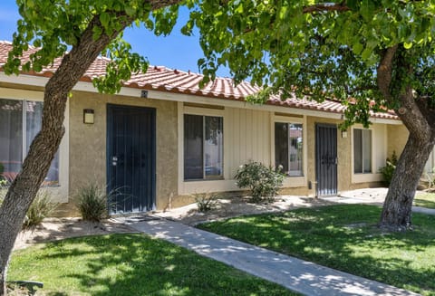 Little Den of Sunflowers - A Ryson Property House in Indio