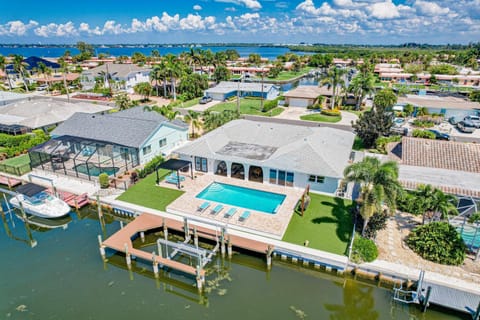 NEW! Cortez Cabana! Canal front home with heated pool & boat dock! House in Cortez