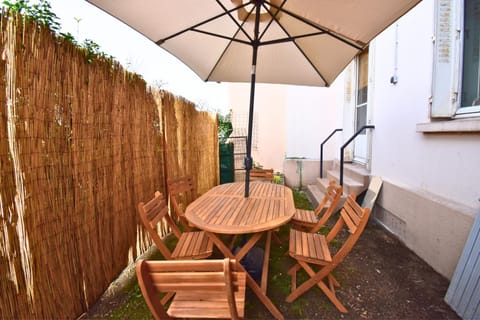 Charme Parisien : Sauna & Jardin Apartment in Aubervilliers