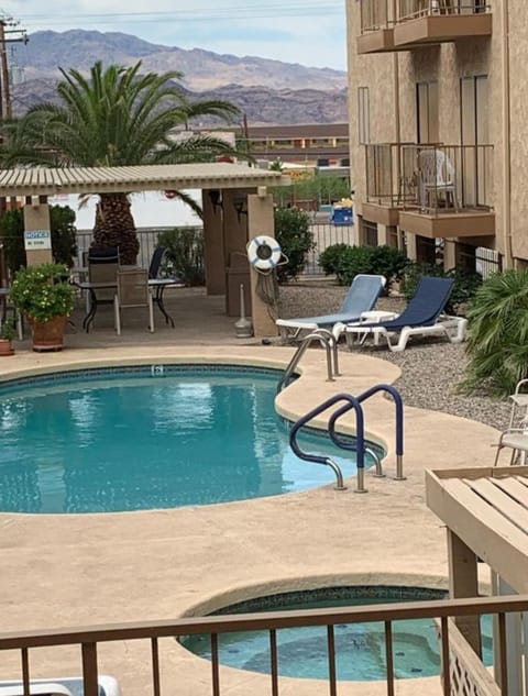 1st Floor Condo in the Desert w/ Pool, Spa & BBQ Apartment hotel in Lake Havasu City