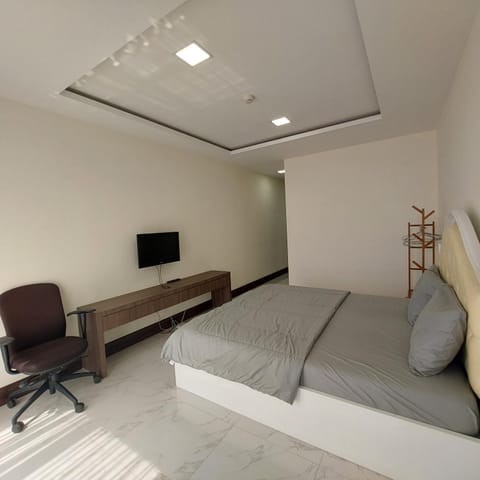 Modern Cozy Studio Room with Free Amazing Pool, Gym and Garden By SYM D827 Apartment in Phnom Penh Province