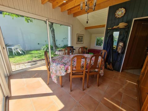 Day, Dining area