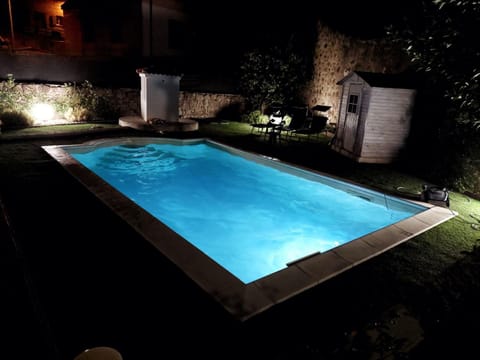 Swimming pool