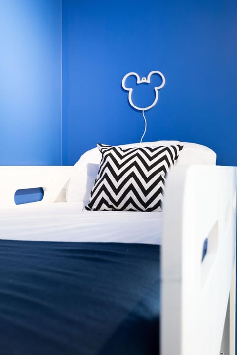 Photo of the whole room, Decorative detail, Decorative detail, Bedroom, bunk bed