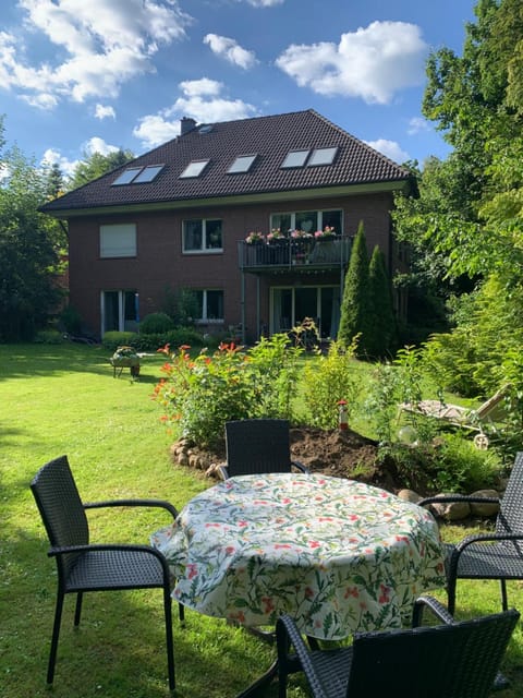 Property building, Garden, Dining area, Garden view