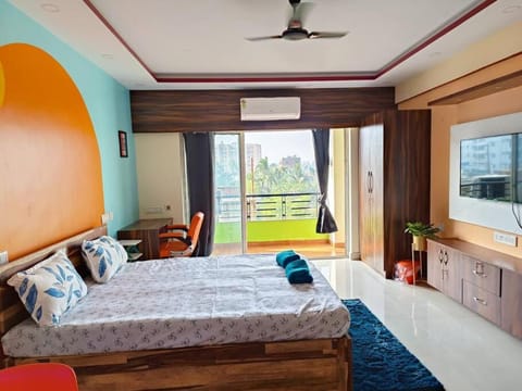 Siddha Xanadu Studio 313, Poolside Near Airport, CC2 Mall Apartment in Kolkata