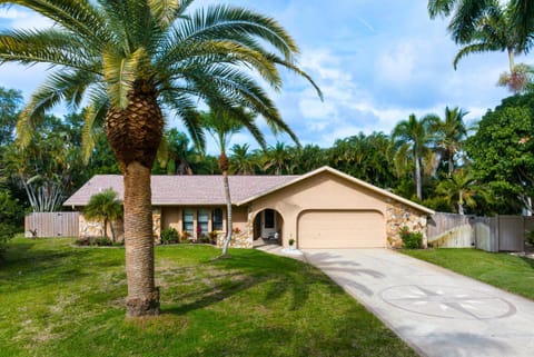 Jerry's Gem! Beautiful private pool home near Anna Maria Island! House in Bradenton