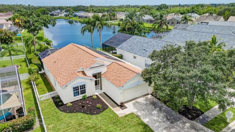 Turtle Bay Cottage! Cozy home with private pool! Water view! House in Bradenton