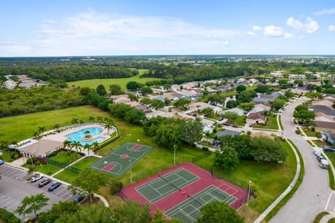 Turtle Bay Cottage! Cozy home with private pool! Water view! House in Bradenton