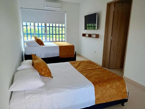 Bed, TV and multimedia, Photo of the whole room, Bedroom, air conditioner