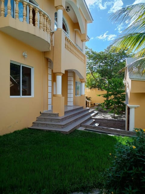 Habitación con balcón en una Mansión Vacation rental in Tegucigalpa