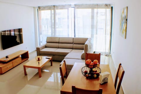 Communal lounge/ TV room, TV and multimedia, Living room, Seating area, Evening entertainment